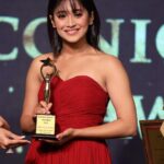Shivangi Joshi Instagram - Pleased to receive this beautiful trophy at 'Iconic Gold Awards' for 'Iconic TV actress of the year'. Outfit by - @aliishadliima Styled by - @the_style_gramm 📸- @prashantsamtani Mumbai, Maharashtra