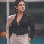 Shraddha Das Instagram - 🖤 📸 @mr_may_photography @krishnatejah Styling : @thewandermannequin , @artbyavnee Pant-Suit : @Chatenyamittalofficial Jewellery : @kabbish_ ,@viralmantra Make up : @hareshwarp Hair : @gouriepatil Location : @radissonhyderabad #powerdressing #blushpink #pantsuit #event #shraddhadas #nmrk #hyderabad #reelsinstagram #reeltoreel #reels