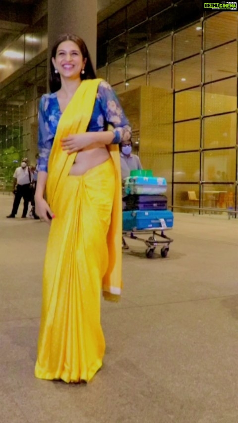 Shraddha Das Instagram - Shraddha Das in saree at the airport π₯π @shraddhadas43 . . . . . . . . . . #shraddhadas #reelkarofeelkaro #fashion #airportfashion #paparazzi #cutesmile #happy #yellow #love #videooftheday #videography #viralvideos #videoediting #instavideos #celebrity #celebritystyle #bollywoodnews #bollywoodfashion #tollywood #instagram #sunilgoley