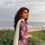 Shraddha Das Instagram - Butterfly effect 🦋 This view though! And my tan in Chennai 🙈 Styled by @supriya.badabagni @chandana_manchukonda 📸 @starframesofficial #chennai #ecr #butterfly🦋 #reeltoreel #reelsinstagram #beachreels