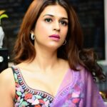 Shraddha Das Instagram - Coz you guys love to see me in saree 💜😉 In a @lavanyathelabel organza saree 🌸 Jewellery : @kushalsfashionjewellery Styling : @artbyavnee , @thewandermannequin Hair : @gouriepatil Make up : @hareshwarp 📸: @snehzala Location : @la_gwa_mumbai #organzasaree #sareepact #sareelove #purplesaree #shraddhadas Mumbai, Maharashtra