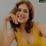 Shraddha Das Instagram – Choose Happiness !!! ✨🌻✨

#yellowishappy #happygirlsaretheprettiest #cheerfulheart #happiness #shraddhadas #nmrk