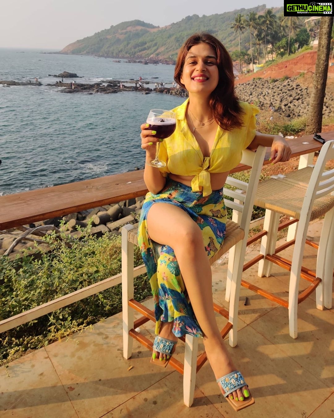 Shraddha Das Instagram - Turned out to be one of my favourite places in Goa @lushanjuna 🌊 The vibe is just 💙 Wearing @theboozybutton Styling : @artbyavnee @thewandermannequin #goadiaries #vacaymode #lushanjuna #anjuna #girlstrip #goa2021 #shraddhadas Lush by the cliff, Anjuna