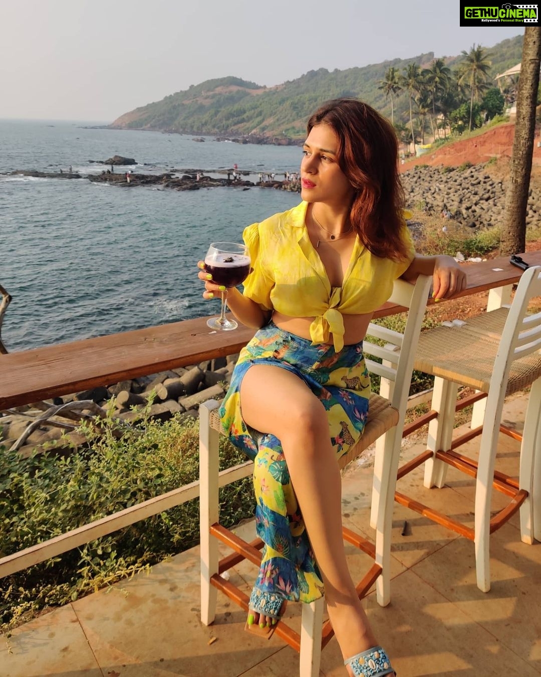 Shraddha Das Instagram - Turned out to be one of my favourite places in Goa @lushanjuna 🌊 The vibe is just 💙 Wearing @theboozybutton Styling : @artbyavnee @thewandermannequin #goadiaries #vacaymode #lushanjuna #anjuna #girlstrip #goa2021 #shraddhadas Lush by the cliff, Anjuna