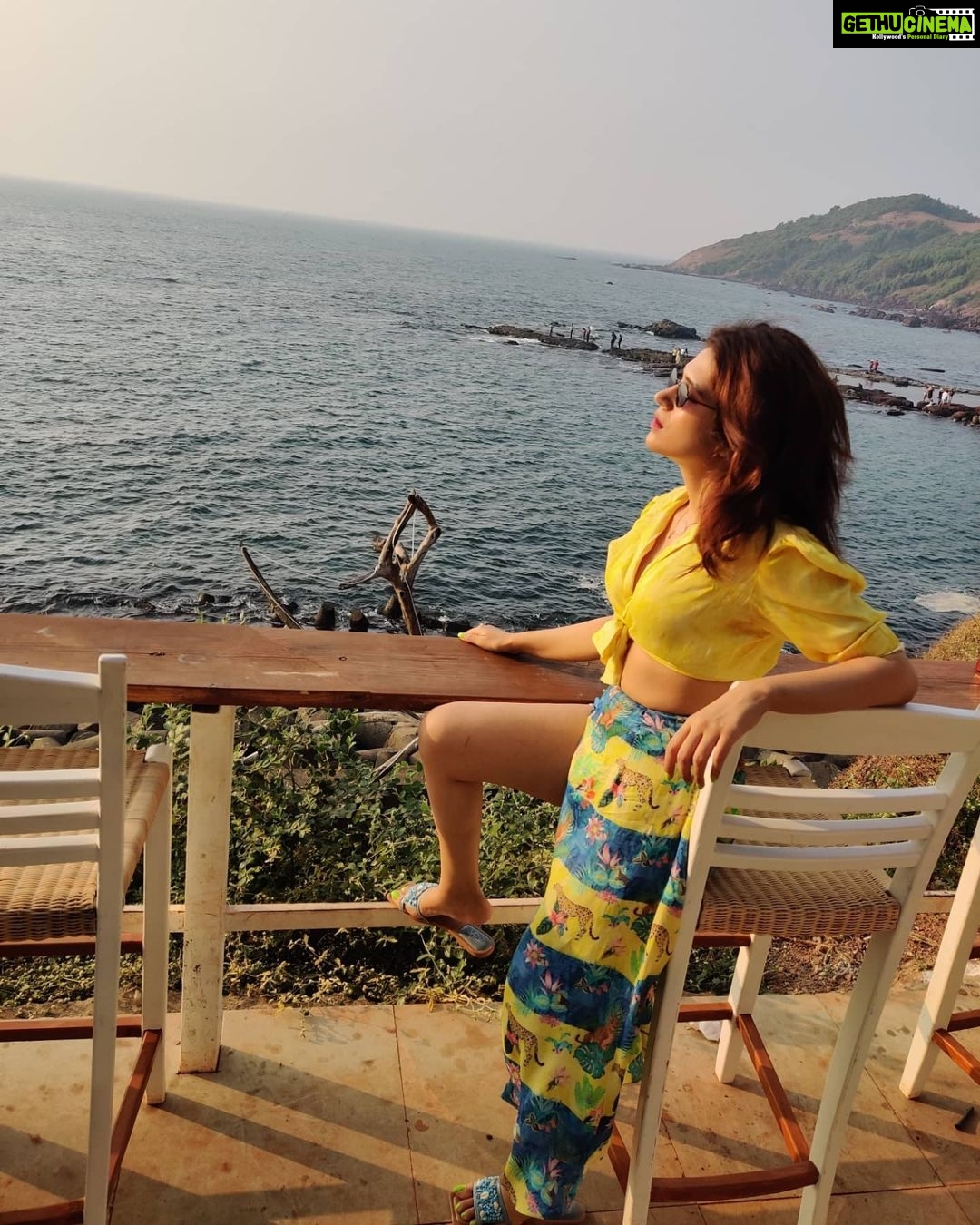Shraddha Das Instagram - Turned out to be one of my favourite places in Goa @lushanjuna 🌊 The vibe is just 💙 Wearing @theboozybutton Styling : @artbyavnee @thewandermannequin #goadiaries #vacaymode #lushanjuna #anjuna #girlstrip #goa2021 #shraddhadas Lush by the cliff, Anjuna