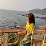 Shraddha Das Instagram - Turned out to be one of my favourite places in Goa @lushanjuna 🌊 The vibe is just 💙 Wearing @theboozybutton Styling : @artbyavnee @thewandermannequin #goadiaries #vacaymode #lushanjuna #anjuna #girlstrip #goa2021 #shraddhadas Lush by the cliff, Anjuna