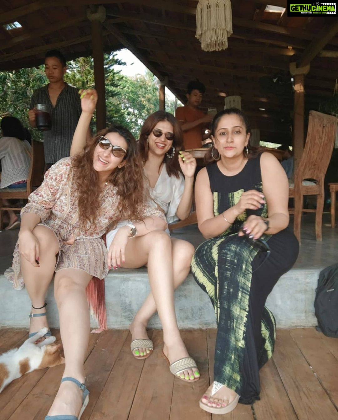 Shraddha Das Instagram - Good times.. Girls' trip.. Goa π @hansichika best planner ever!π My oldest friend, from school to nowπ₯° @richadhawan19 the responsible oneπ with a pretty smile who makes columns of our accounts π @prana.goa Styled by : @artbyavnee @thewandermannequin #goadiaries #iamonvacation #pranacafe #goa2021 #goa #girlstrip #shraddhadas #gratitude Prana & Prana Cafe