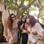 Shraddha Das Instagram - Good times.. Girls' trip.. Goa 💚 @hansichika best planner ever!😘 My oldest friend, from school to now🥰 @richadhawan19 the responsible one😀 with a pretty smile who makes columns of our accounts 😂 @prana.goa Styled by : @artbyavnee @thewandermannequin #goadiaries #iamonvacation #pranacafe #goa2021 #goa #girlstrip #shraddhadas #gratitude Prana & Prana Cafe