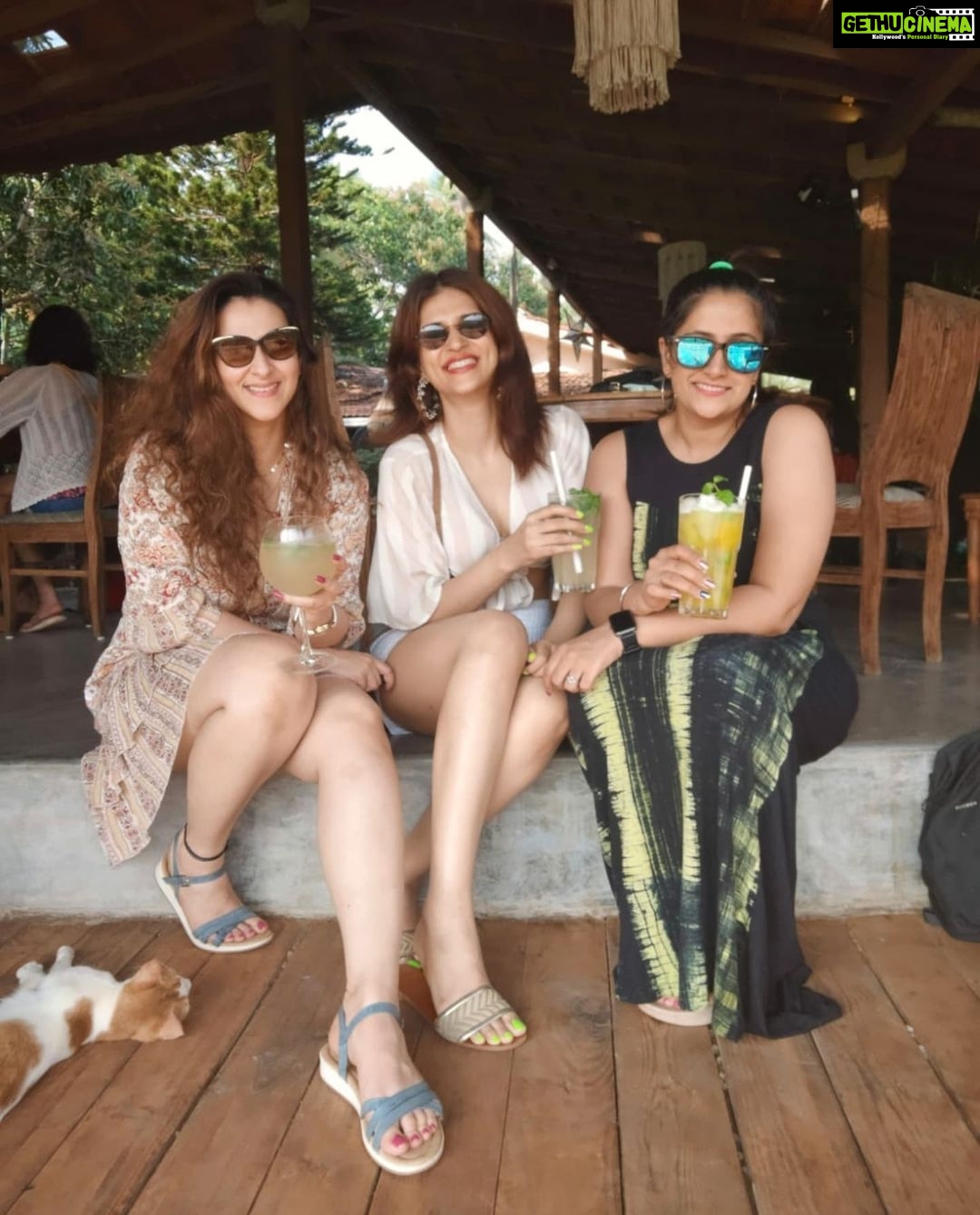 Shraddha Das Instagram - Good times.. Girls' trip.. Goa π @hansichika best planner ever!π My oldest friend, from school to nowπ₯° @richadhawan19 the responsible oneπ with a pretty smile who makes columns of our accounts π @prana.goa Styled by : @artbyavnee @thewandermannequin #goadiaries #iamonvacation #pranacafe #goa2021 #goa #girlstrip #shraddhadas #gratitude Prana & Prana Cafe