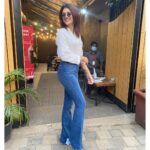 Shraddha Das Instagram - Fix up, Look Sharp ✨ 📸 @snehzala @artbyavnee #whiteshirt #strongisthenewsexy #shraddhadas #nmrk Starbucks