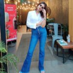 Shraddha Das Instagram - Fix up, Look Sharp ✨ 📸 @snehzala @artbyavnee #whiteshirt #strongisthenewsexy #shraddhadas #nmrk Starbucks