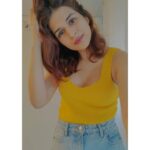Shraddha Das Instagram - Luminosity Unlimited 🌟 #yellowishappy #happygirlsaretheprettiest #cheerfulheart #happiness #shraddhadas #nmrk