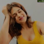 Shraddha Das Instagram - Choose Happiness !!! ✨🌻✨ #yellowishappy #happygirlsaretheprettiest #cheerfulheart #happiness #shraddhadas #nmrk