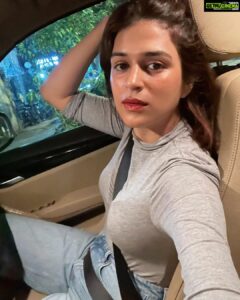 Shraddha Das Instagram - 🙆 #feltcutewontdeletelater #carfie #shraddhadas Mumbai, Maharashtra