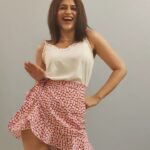 Shraddha Das Instagram – Had so much fun trying this trending Jugnu reel post shoot ! 

Styling : @artbyavnee @thewandermannequin
Hair : @gouriepatil
Make up : @hareshwarp

#jugnuchallenge #jugnu #badshah #jugnusong #reelsinstagram #reeltoreel #shraddhadas #nmrk #trendingreels Mumbai, Maharashtra