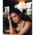 Shraddha Srinath Instagram - Photography: @clintsoman Hair and Make Up: @muaxsofie___ Styled by: @papapants Outfit: @lathaputtanna Earrings: @sangeetaboochra Assisted by: @pleatz_drape_artist Location courtesy: @raahi_blr