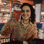 Shraddha Srinath Instagram - My face won 📸 @rohitsabu (Top thrifted from @shopthelocalvintage ) Goose Island Dubai