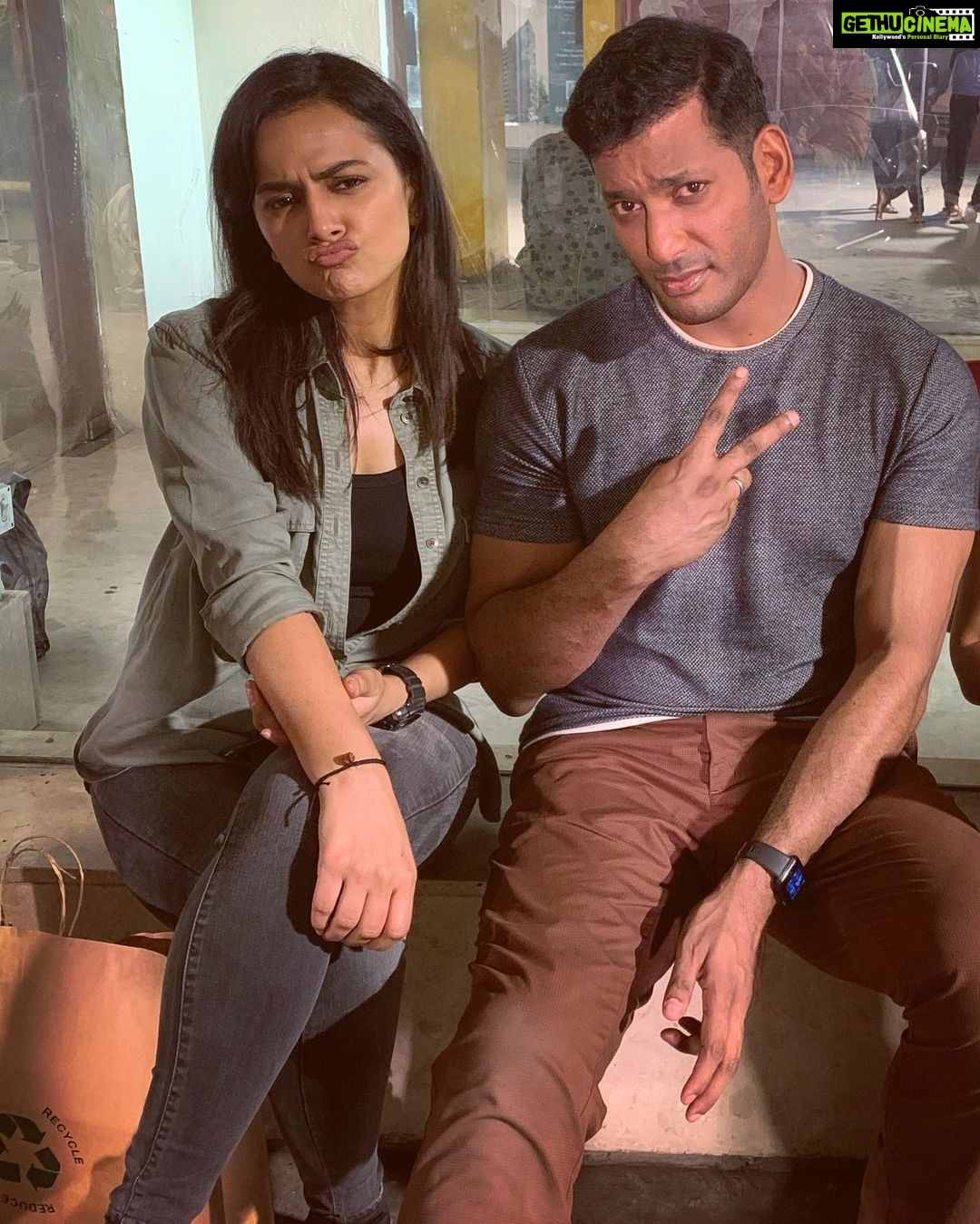 Shraddha Srinath - 143.7K Likes - Cops doing non cop things.
#ChakraOn19thFeb