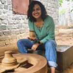 Shraddha Srinath Instagram – When you go on a vacation but also casually learn a cool new skill. 😎 one of my favourite things about @sparsa_resorts . Learning a wee bit about pottery. :)🌸
Photos taken by my enthusiastic father @colsrinath 😘😘😘