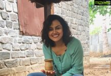 Shraddha Srinath Instagram - When you go on a vacation but also casually learn a cool new skill. 😎 one of my favourite things about @sparsa_resorts . Learning a wee bit about pottery. :)🌸 Photos taken by my enthusiastic father @colsrinath 😘😘😘