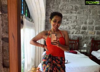 Shraddha Srinath Instagram - Who said I can't swim in the peak of 26 degree winters? Sparsa Resort, Thiruvannamalai