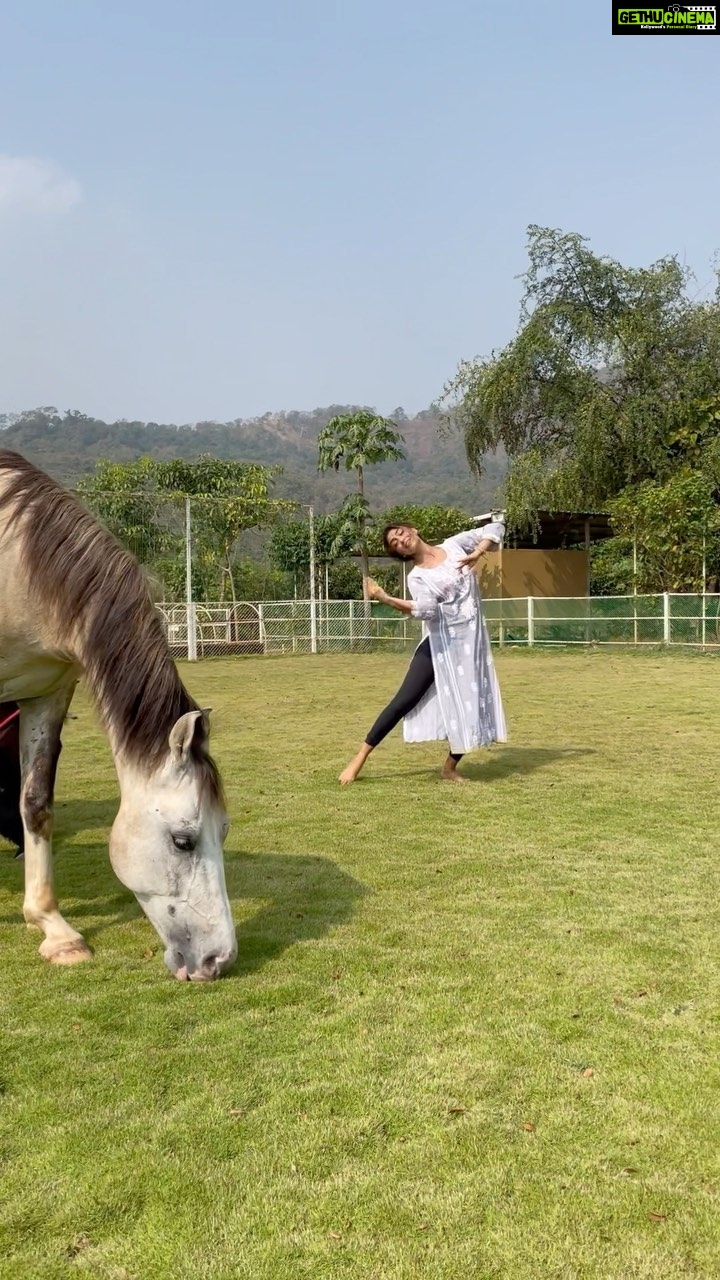 Shriya Saran Instagram - Kathak dance in the nature Lonavala