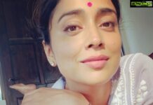 Shriya Saran Instagram - And just like that she turned 1 today . Last year at 7:40 she arrived , she has our heart permanently…. Thank you mom dad and all my family for all your love. @dhrutidave for organising the best baby shower . And all out friends for your love help and advice . @natakoscheeva @neerjasaran @aartisaran15 @sshauryaa23 @dhrutidave it’s been a great journey. We need your blessings . Like @suparnamoitra_ said…. Don’t be scared shriya, @gaurrimalhotra today told me Radha has many god mothers , @riyaazamlani is convinced Radha looks like @andreikoscheev , @shikhab4u calls her mere sheer , @smireddy_14 @therahulaggarwal @kchaudhry you guys are yet to meet her , and give her your love …. I pray that she makes friends every where and gets love from the universe and luck and happiness becomes your best buddy