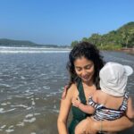 Shriya Saran Instagram - And just like that she turned 1 today . Last year at 7:40 she arrived , she has our heart permanently…. Thank you mom dad and all my family for all your love. @dhrutidave for organising the best baby shower . And all out friends for your love help and advice . @natakoscheeva @neerjasaran @aartisaran15 @sshauryaa23 @dhrutidave it’s been a great journey. We need your blessings . Like @suparnamoitra_ said…. Don’t be scared shriya, @gaurrimalhotra today told me Radha has many god mothers , @riyaazamlani is convinced Radha looks like @andreikoscheev , @shikhab4u calls her mere sheer , @smireddy_14 @therahulaggarwal @kchaudhry you guys are yet to meet her , and give her your love …. I pray that she makes friends every where and gets love from the universe and luck and happiness becomes your best buddy