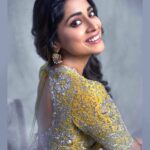 Shriya Saran Instagram - Thank you @jayantireddylabel for this stunning yellow saree for @rrrmovie function yesterday. Thank you @akshay_26 for these pictures. Make up @chetannayak05 hair @priyanka__hairstylist