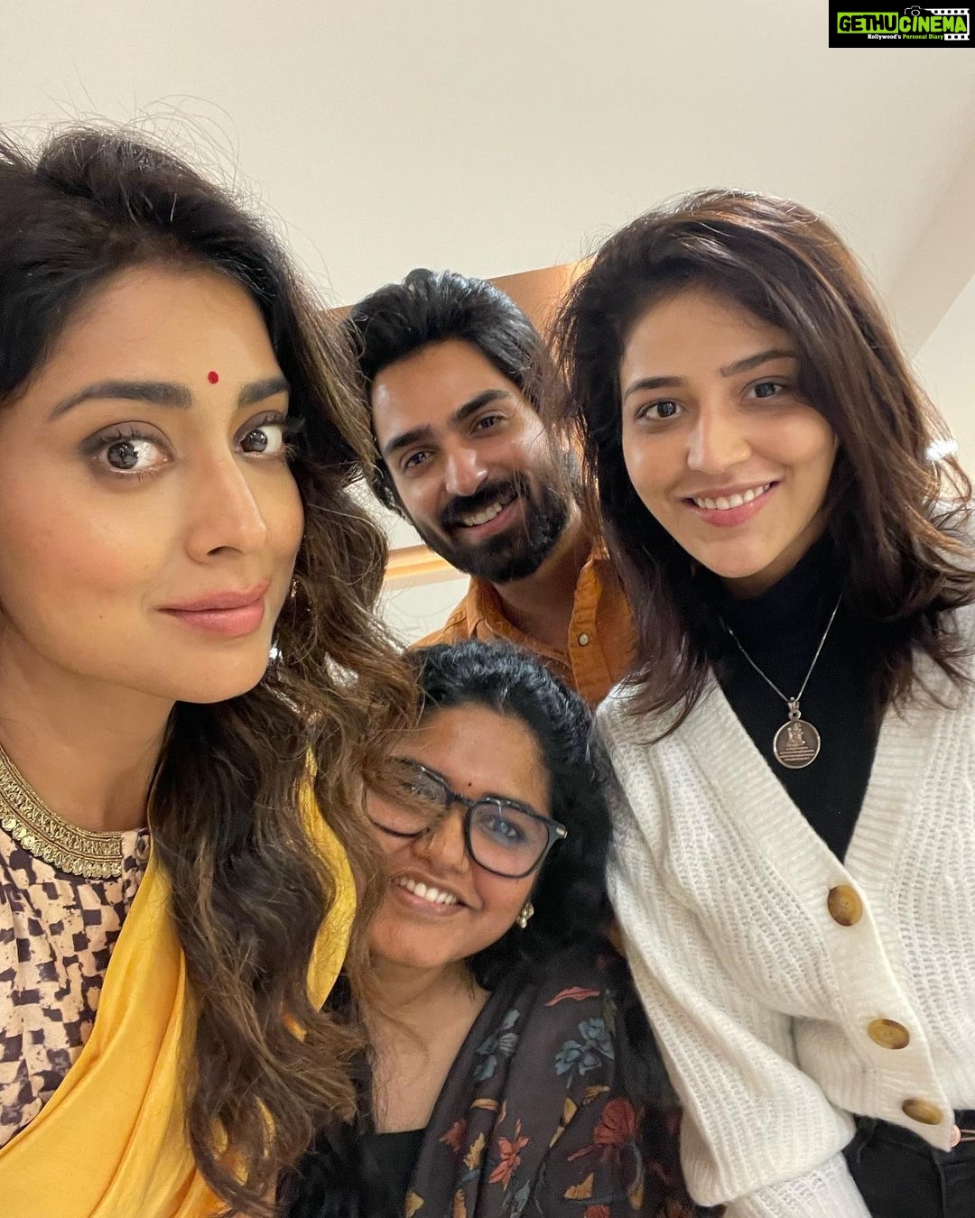Shriya Saran Instagram - Wore #anandkabra for @gamanammovie movie promotions . Thank you #anandkabra for this stunning outfit . Please go watch @gamanammovie give us your love … Photogrpaher @media9manoj