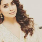 Shriya Saran Instagram - Wore @sithara_kudige ( hugs ) for @gamanammovie pre release function . Please go watch @gamanammovie on the 10 of dec in movie 🍿 halls next to you. Love Kamala as much as I love her . Makeup @chetannayak05 hair @priyanka__hairstylist @media9manoj nails 💅 @_teasedrybar assistant spot @9821sunilsingh