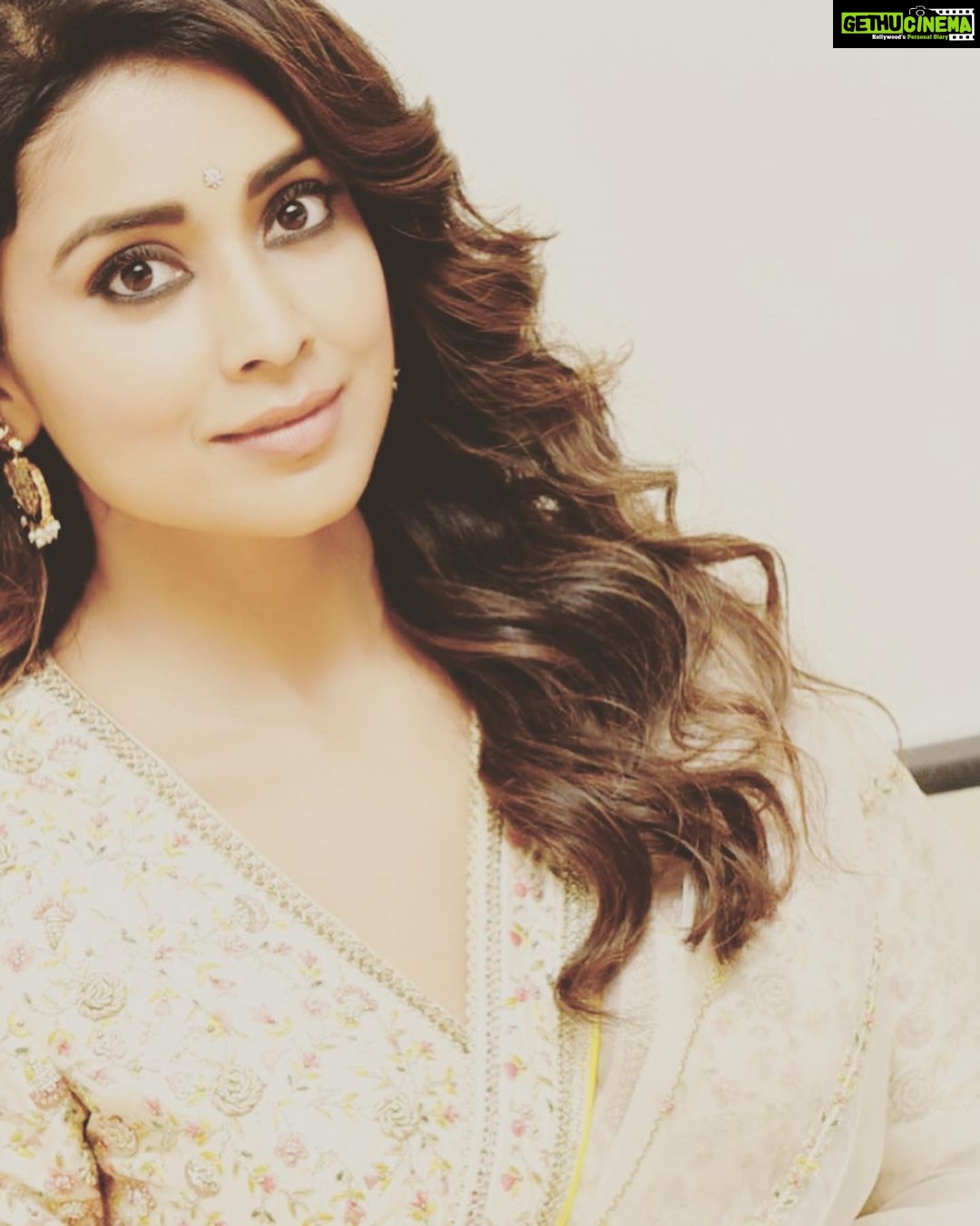 Shriya Saran - 295K Likes - Most Liked Instagram Photos