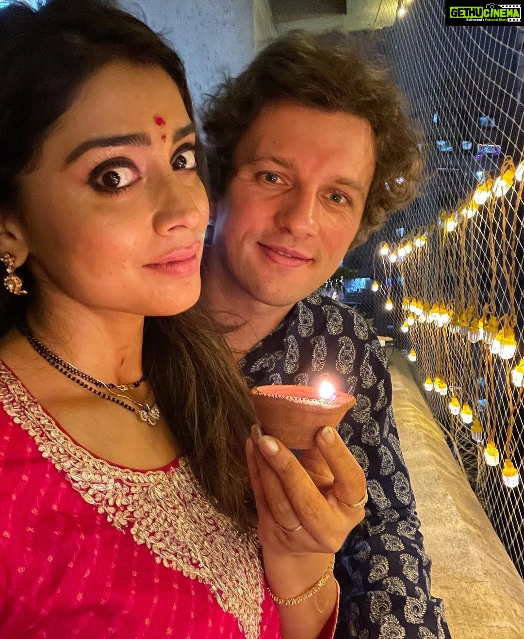 Shriya Saran Instagram - Happy Diwali 🔥🔥