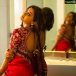 Shriya Saran Instagram - Thank you @jayantireddylabel for this stunning saree and making my dashera beautiful…. This dashera I’m starting a beautiful movie directed by Paparao sir, choreographed by fantastic @adzmurray , music by legendary illaiyaraja sir, starring talented @sharmanjoshi …. I feel blessed ! Photogrpaher @chinthuu_klicks @manojkumarclicks makeup @makeupbymahendra7 hair @priyanka__hairstylist #musicschool