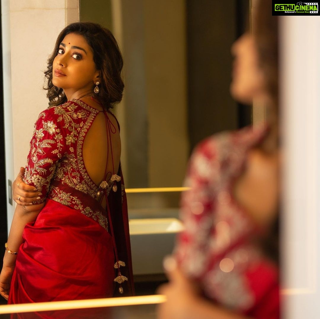 Shriya Saran - 306.3K Likes - Most Liked Instagram Photos