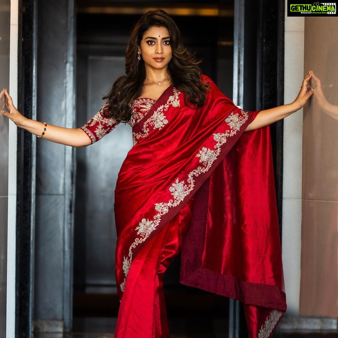 Shriya Saran - 306.3K Likes - Most Liked Instagram Photos
