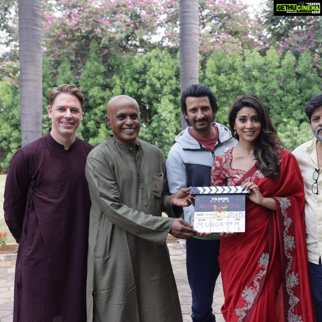 Shriya Saran - 306.3K Likes - Most Liked Instagram Photos