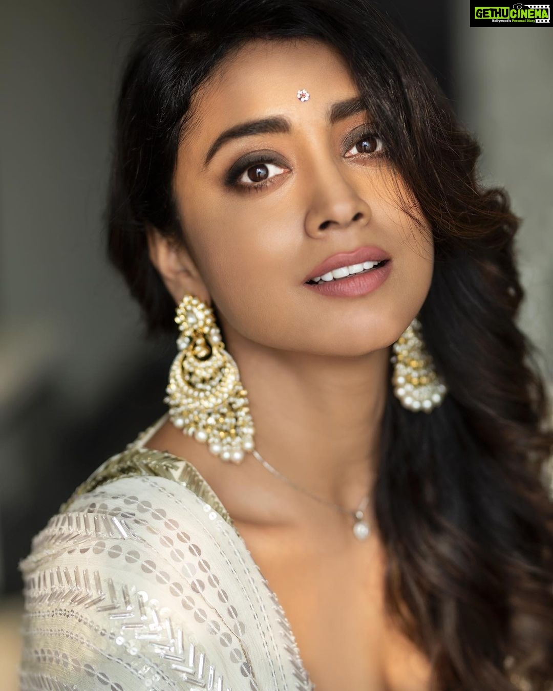 Shriya Saran - 319.8K Likes - Most Liked Instagram Photos