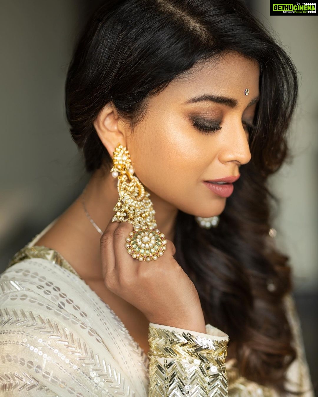 Shriya Saran - 319.8K Likes - Most Liked Instagram Photos