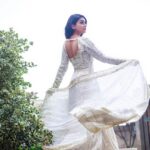 Shriya Saran Instagram - Thank you @manishmalhotra05 @manishmalhotraworld foe this stunning outfit . Love it ! Love your Hyderabad store! Jwellery by @lbajrangpershadjewellers @chinthuu_klicks thank you for these beautiful pictures , thank you @manojkumarclicks for organising it !!!! @ayushiaru for sending this last min!!!! @priyanka__hairstylist