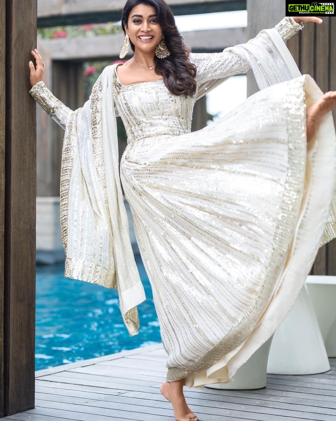Shriya Saran - 319.8K Likes - Most Liked Instagram Photos