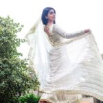 Shriya Saran Instagram - Thank you @manishmalhotra05 @manishmalhotraworld foe this stunning outfit . Love it ! Love your Hyderabad store! Jwellery by @lbajrangpershadjewellers @chinthuu_klicks thank you for these beautiful pictures , thank you @manojkumarclicks for organising it !!!! @ayushiaru for sending this last min!!!! @priyanka__hairstylist