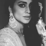 Shriya Saran Instagram - Thank you @manishmalhotra05 @manishmalhotraworld foe this stunning outfit . Love it ! Love your Hyderabad store! Jwellery by @lbajrangpershadjewellers @chinthuu_klicks thank you for these beautiful pictures , thank you @manojkumarclicks for organising it !!!! @ayushiaru for sending this last min!!!! @priyanka__hairstylist