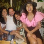 Shriya Saran Instagram - Thank you @smokehousedeli for an amazing evening. It was the bestest birthday sundowner ever. Thank you guys for giving me all your love . @smokehousedeli @riyaazamlani will always be special to my ❤ from birthdays to my pre wedding dinner to casual early breakfast ( best omelette ) This place has helped me made beautiful memories in everycorner. Drawing room is my favourite. Thank you to the fantastic staff and all the happy people 😊 I love you all my friends ❤