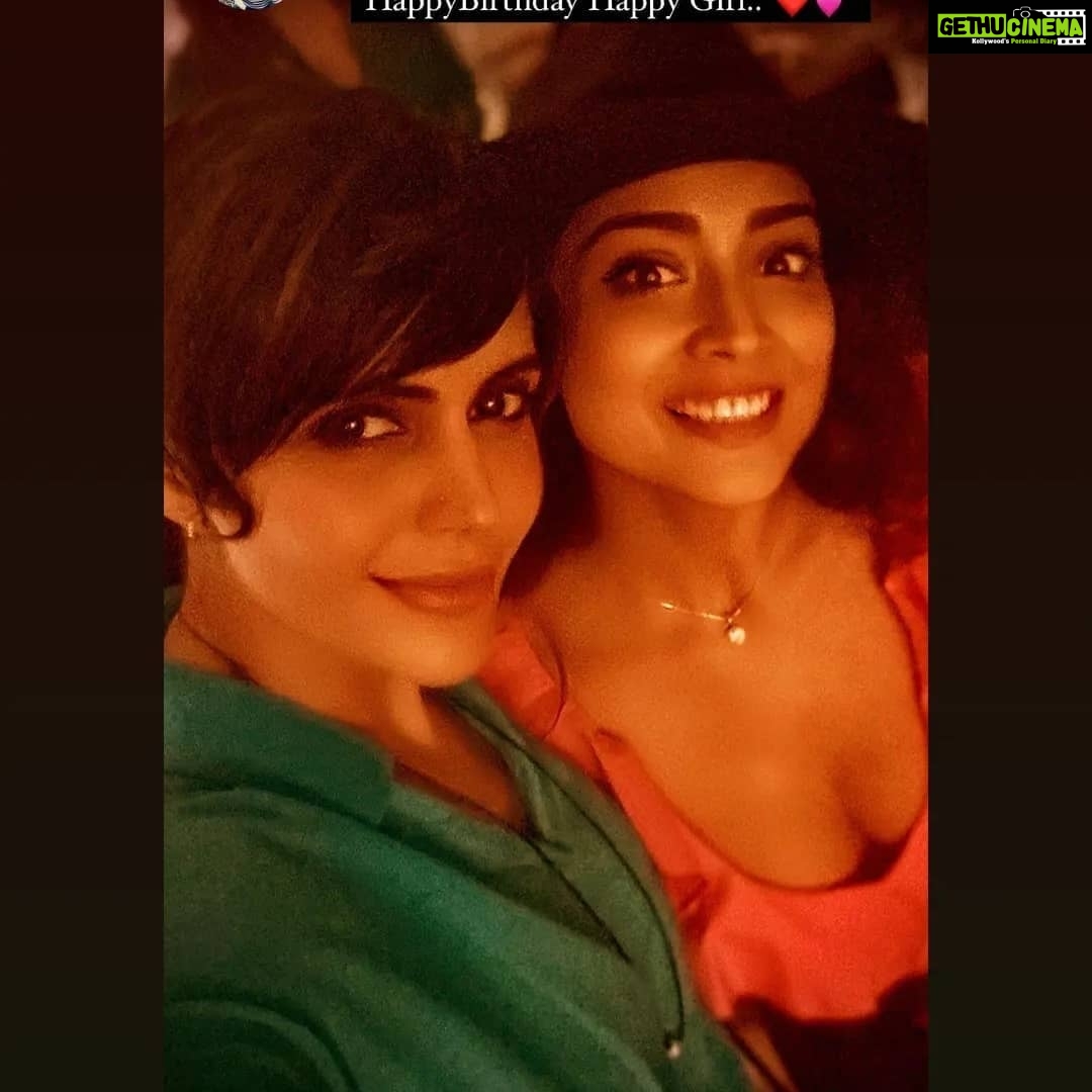 Shriya Saran Instagram - Thank you @smokehousedeli for an amazing evening. It was the bestest birthday sundowner ever. Thank you guys for giving me all your love . @smokehousedeli @riyaazamlani will always be special to my β€ from birthdays to my pre wedding dinner to casual early breakfast ( best omelette ) This place has helped me made beautiful memories in everycorner. Drawing room is my favourite. Thank you to the fantastic staff and all the happy people π I love you all my friends β€