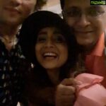 Shriya Saran Instagram - Thank you @smokehousedeli for an amazing evening. It was the bestest birthday sundowner ever. Thank you guys for giving me all your love . @smokehousedeli @riyaazamlani will always be special to my ❤ from birthdays to my pre wedding dinner to casual early breakfast ( best omelette ) This place has helped me made beautiful memories in everycorner. Drawing room is my favourite. Thank you to the fantastic staff and all the happy people 😊 I love you all my friends ❤