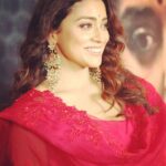 Shriya Saran Instagram - So proud and happy to be part of Gamanam . #𝐆𝐚𝐦𝐚𝐧𝐚𝐦 @shriya_saran1109 @shivakandukuri @jawalkkar #ilaiyaraaja 🎬@sujanaraog 🎥@gnanashekarvs 📝@saimadhavburraofficial ✂️@aaaarkaay_speak 📑@kk_writer1 💵@rameshkarutoori @venki7880 @gnanashekarvs @kriafilmcorp @productionskali @gamanammovie Wearing @anushreereddydesign Beautiful red outfit and @lbajrangpershadjewellers stunning jwellery .... Thank you ❤