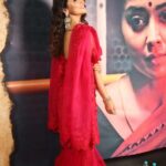 Shriya Saran Instagram - So proud and happy to be part of Gamanam . #𝐆𝐚𝐦𝐚𝐧𝐚𝐦 @shriya_saran1109 @shivakandukuri @jawalkkar #ilaiyaraaja 🎬@sujanaraog 🎥@gnanashekarvs 📝@saimadhavburraofficial ✂️@aaaarkaay_speak 📑@kk_writer1 💵@rameshkarutoori @venki7880 @gnanashekarvs @kriafilmcorp @productionskali @gamanammovie Wearing @anushreereddydesign Beautiful red outfit and @lbajrangpershadjewellers stunning jwellery .... Thank you ❤