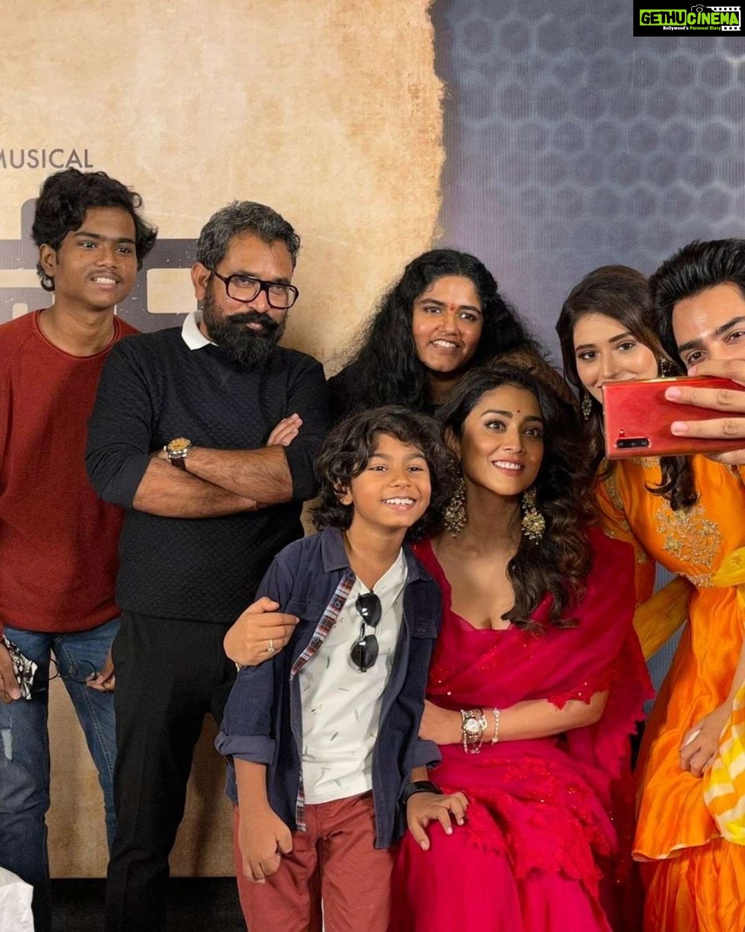 Shriya Saran - 304.9K Likes - Most Liked Instagram Photos