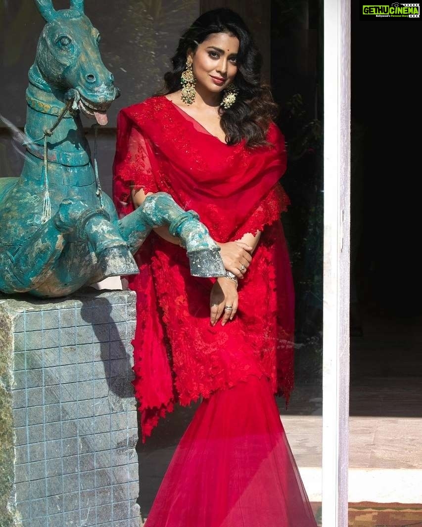 Shriya Saran - 304.9K Likes - Most Liked Instagram Photos